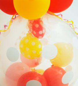 ピンクキャンディーとイエローキャンディーのラッピングバルーン【お祝いやパーティーのバルーン電報・装飾】