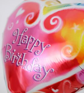 ３つのハートにピンクドットを添えたラブリーな誕生日ブーケ【誕生日のバルーン電報】